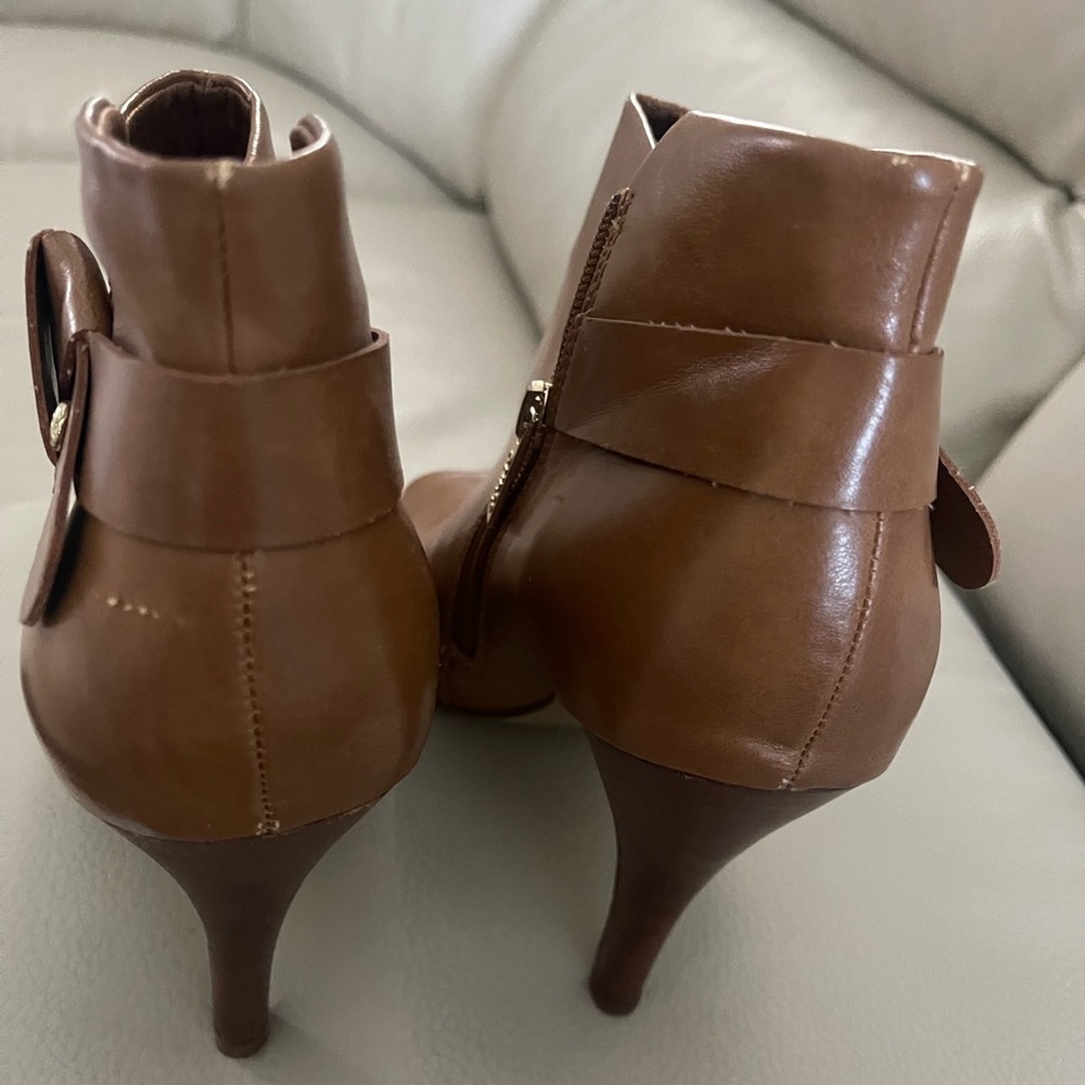 Guess - Picture 5 of 10
